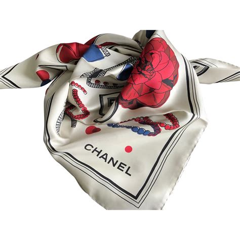 foulard en soie chanel